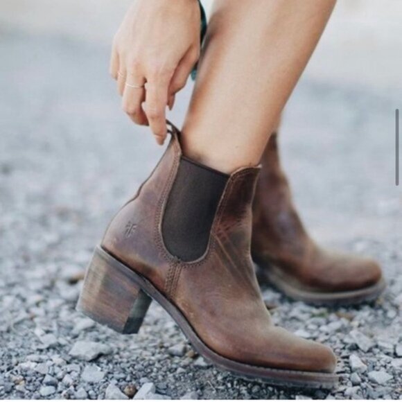 Frye Sabrina Chelsea Leather Ankle Booties Distressed Brown - Picture 1 of 8